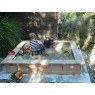 Stabiler Sandkasten aus Lärche, 150 x 150 cm mit breitem Sitzrand